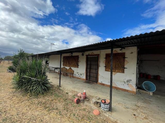 FINCA DE RECREO CON PISCINA EN CARRACEDELO