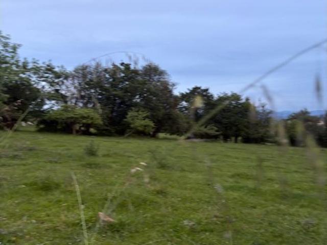 Finca edificable de 1072 m2 en Siero