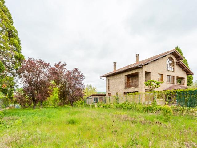Finca en venta en Mutilva Navarra