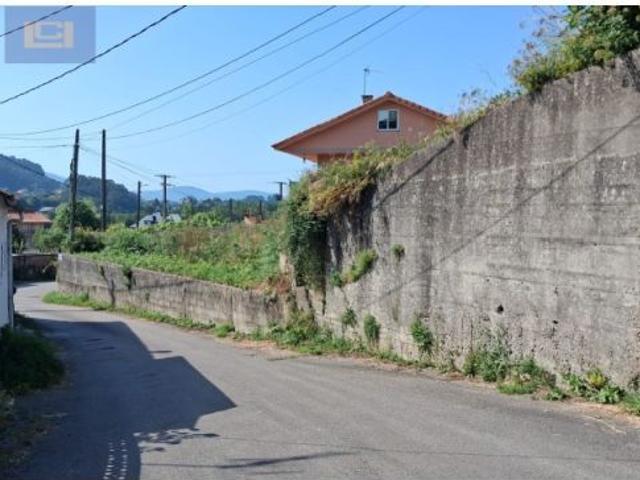 FINCA EN VENTA EN REDONDELA 1.400 m² CON LOCAL EN SU INTERIOR