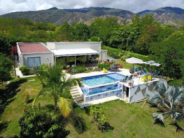 Finca En Venta En Santafe De Antioquia En. V193219