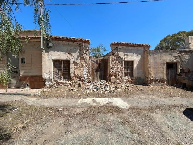 FINCA EN VENTA PARA REFORMAR INTEGRAMENTE, POZO LOS PALOS