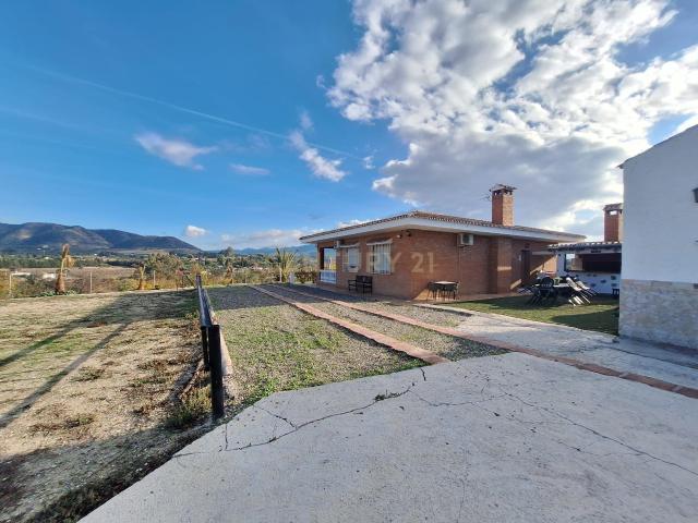 Finca en Cartama de 3 habitaciones con Amplio terreno 4600m2