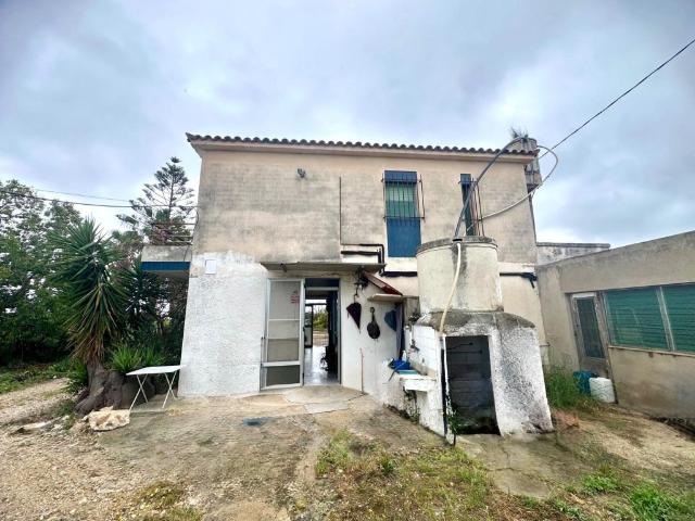 Finca estratégica con uso residencial y comercial en primera línea de la N 340