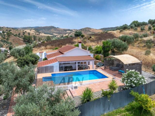 Finca exclusivamente renovada con vistas panorámicas y 3 dor. 80m² Alora