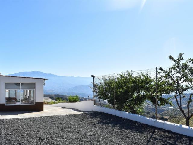 Finca 'ferme and' con piscina, ¡vistas increíbles! 97m² Macharaviaya