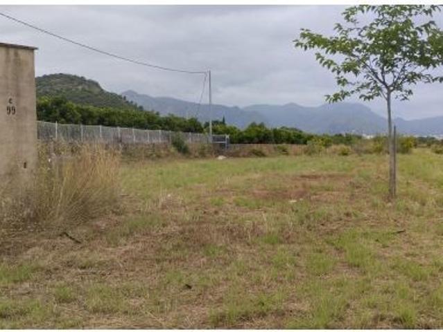 Finca llana con luz y agua
