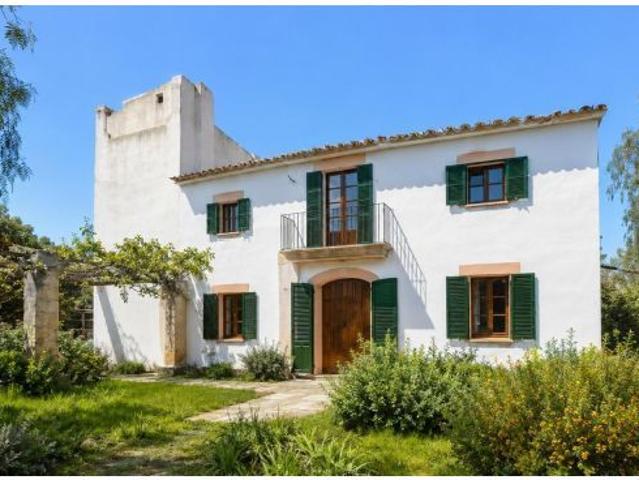 Finca mallorquina para reformar con terreno llano y safareig