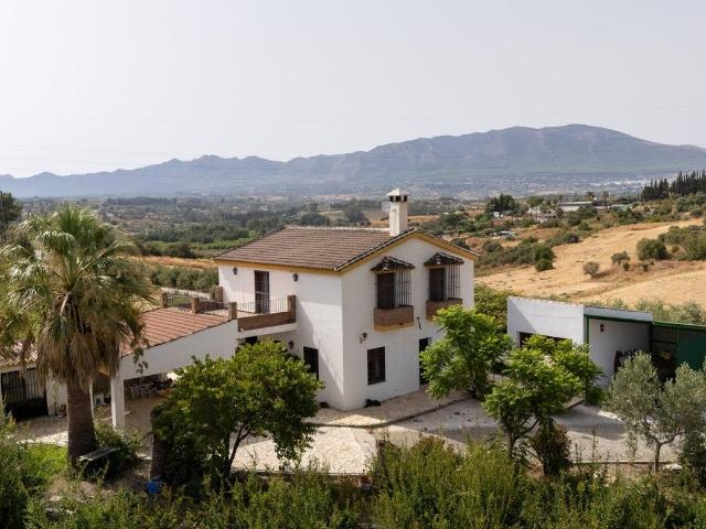 Finca maravillosa con casi 50.000 m2 de terreno, totalmente. 200m² Cártama