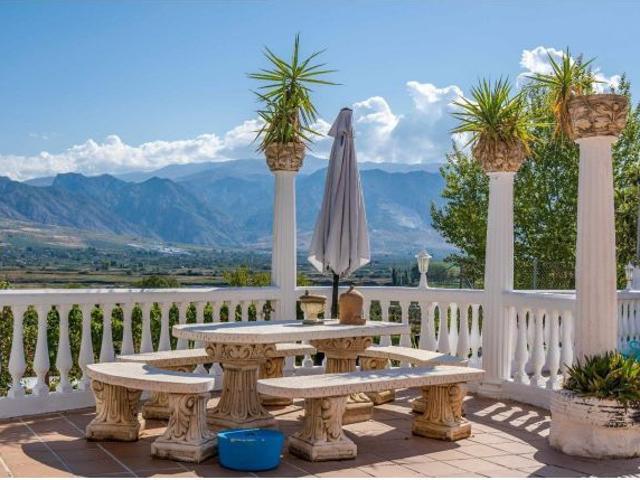Finca muy bonita con 4 casas y piscina