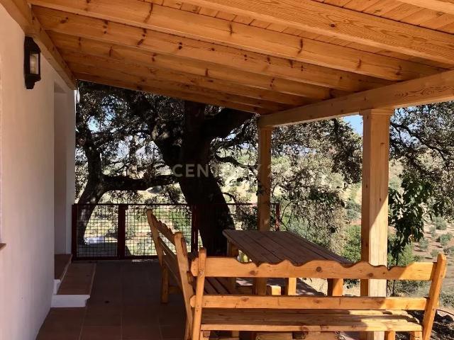 Finca rústica autosuficiente en venta – 8,5 hectáreas en plena naturaleza