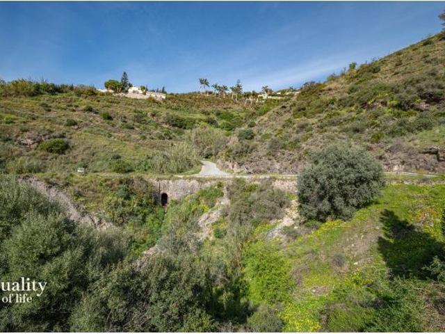 ? Finca rústica con vistas al mar en Almuñécar – Gran oportunidad de inversión