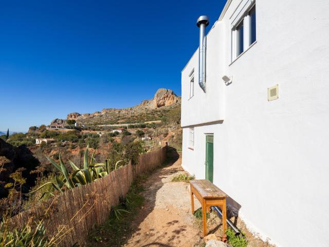 FINCA RÚSTICA CON VIVIENDA REFORMADA