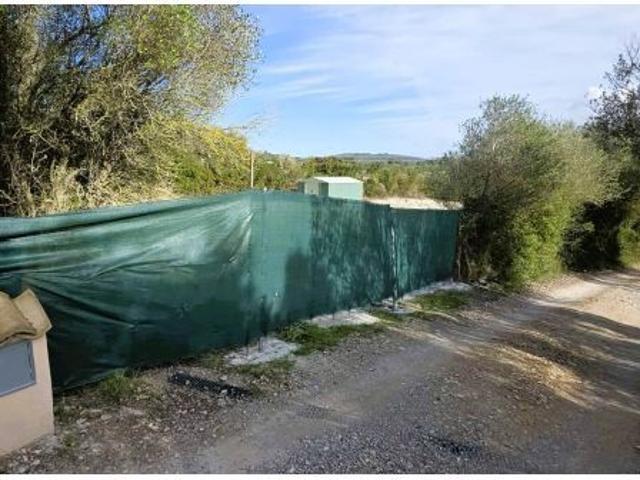 Finca rústica con agua de contador y caseta, a pocos minutos de Manacor