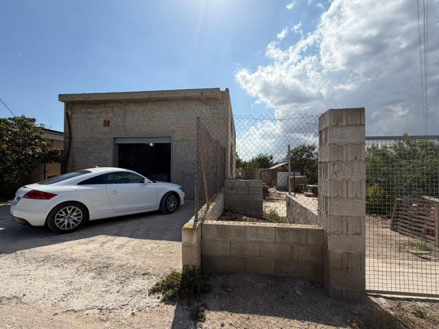 Finca rústica con casa de aperos en Orihuela 4.400m2