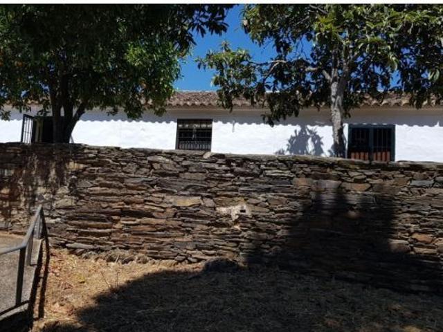 Finca rústica con casa de piedra en La Codosera Bacoco