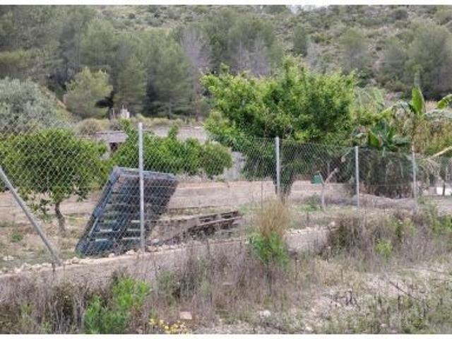 Finca rústica con caseta de aperos
