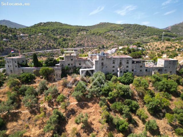 Finca rústica con dos viviendas independientes y 3.200 m² de terreno junto al