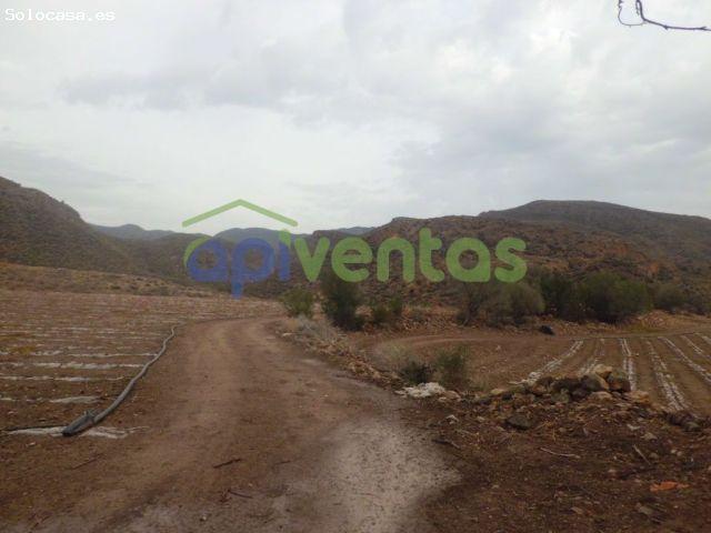 Finca Rústica con Edificaciones Varias