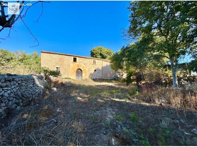 FINCA RÚSTICA CON ENCANTADORA CASA DE PIEDRA EN LLUBÍ