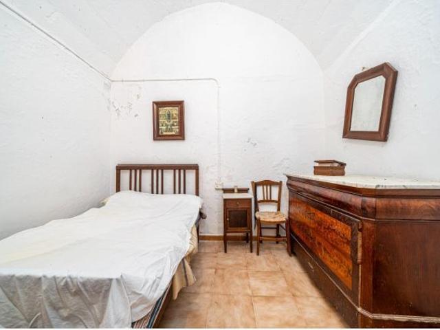 Finca rústica con molino de viento
