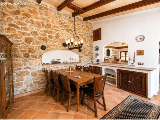 Finca rústica con pozo propio, anexos independientes y vistas a la Serra de Tramuntana en Costitx