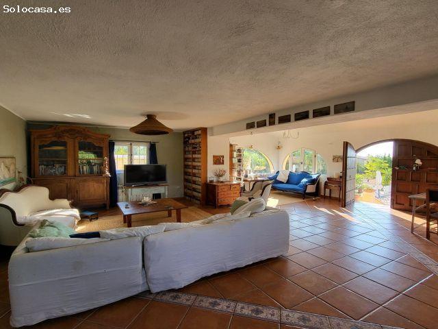 Finca Rústica de 16.000 M2, con gran Masía, piscina y vistas al mar