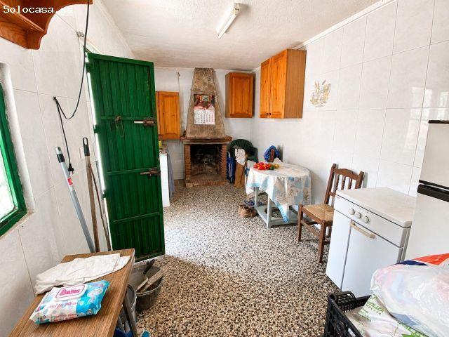 Finca rústica de 4 hectáreas con vivienda y varias construcciones