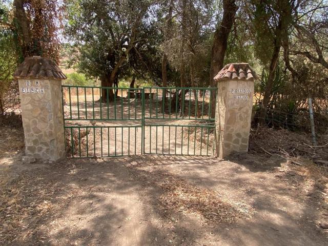 Finca rústica de 4 hectáreas con vivienda y varias construcciones