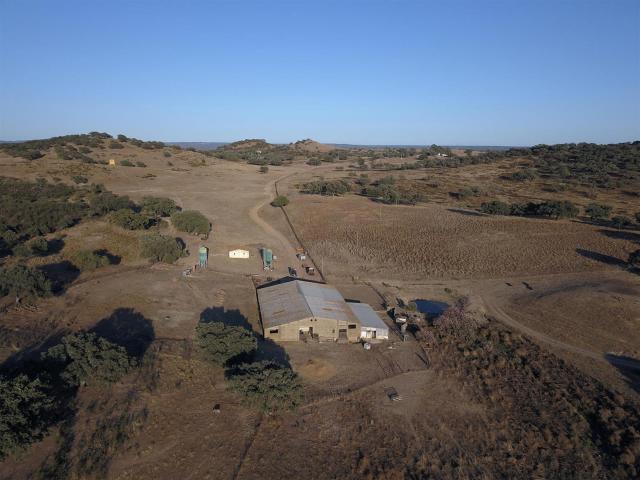 Finca Rústica de 80 Hectáreas con Lago y Edificaciones en el. 0m² Calañas