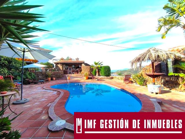 Finca rústica en Venta en Arenas