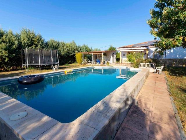 Finca rústica en Venta en Dehesilla de Calamón Campomanes