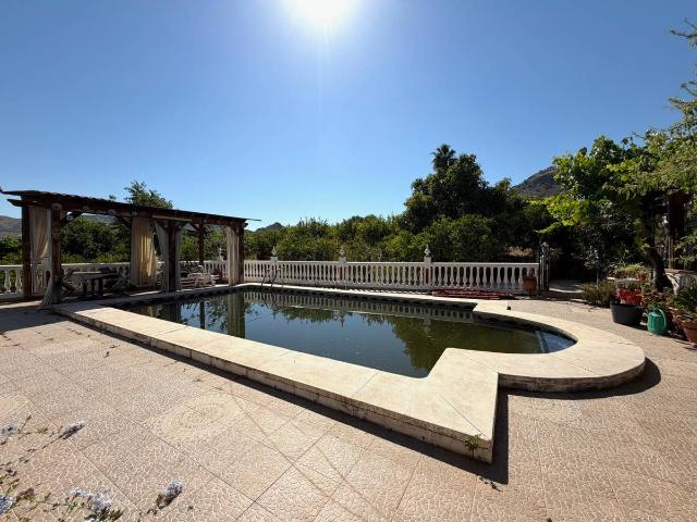 Finca rústica en Venta en Pizarra