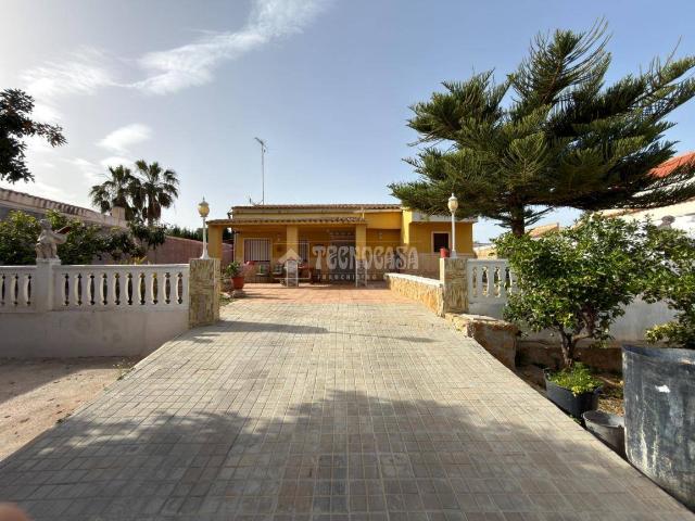 Finca rústica en Venta en Urbanizaciones