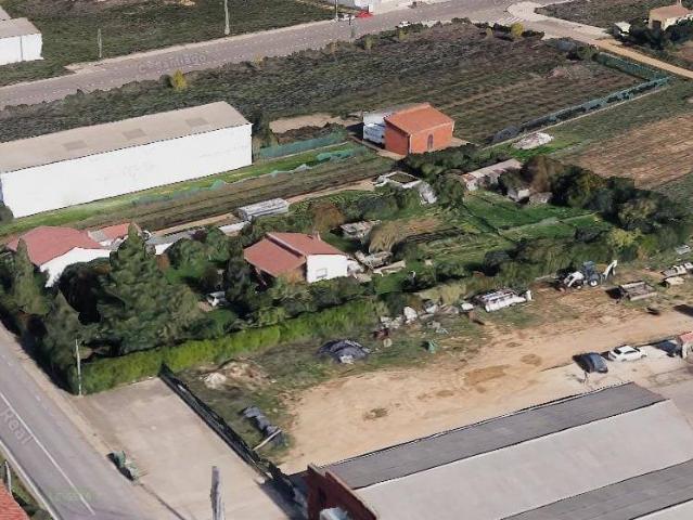 Finca rústica en Venta en Villaturiel