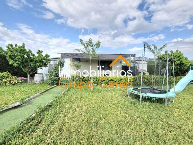 Finca rústica privada con mobilhome, piscina y placas solares lista para disfrutar