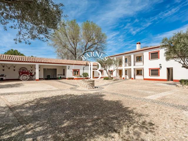 Finca señorial de lujo en La Mancha con explotación agrícola y espacio para eventos