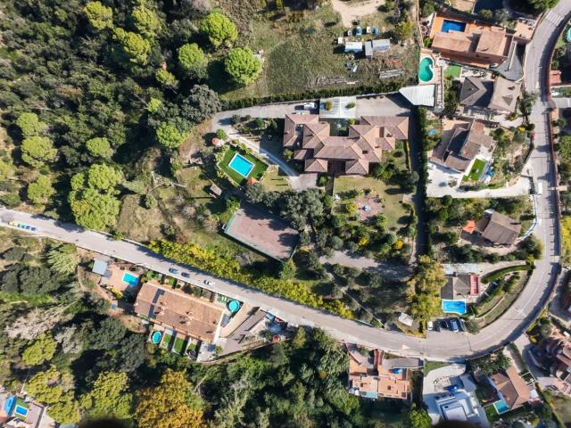 Finca singular con 4 viviendas independientes en Lliçà de Va. 1033m² Lliça de Vall