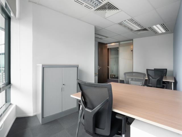 Fully serviced private office space for you and your team in Regus First Avenue