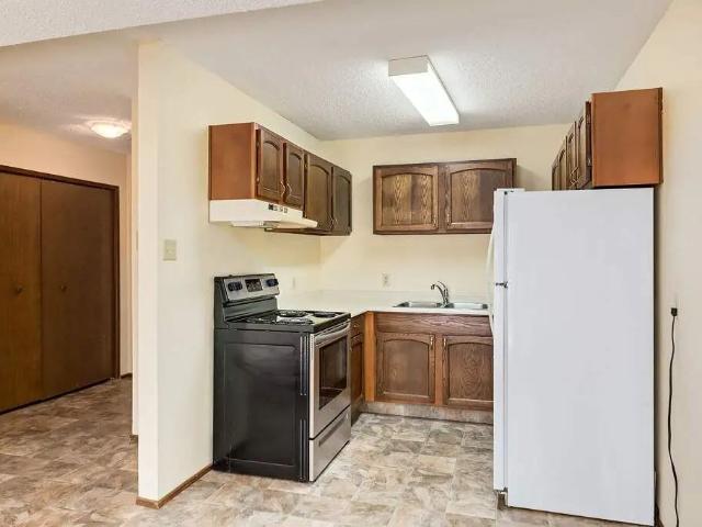 Findlay Place 1 Bedroom Apartment for Rent at 220 1 St Ne, Medicine Hat, AB T1A 5K5