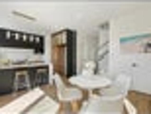 Finest in Papatoetoe! Walk to Town Centre !