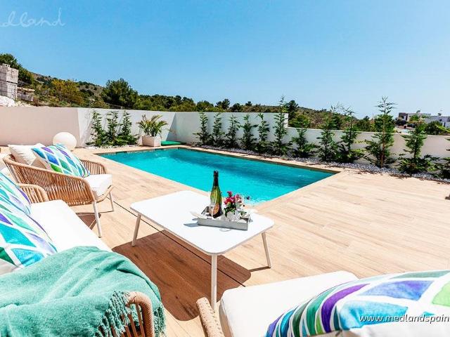 Nowoczesna villa z basenem i panoramicznymi widokami