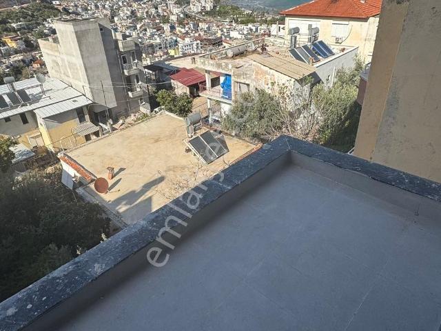Finike Karşıyaka Mah. Sağlam Zemin Ayrı Mutfak 2+1 Satılık Daire