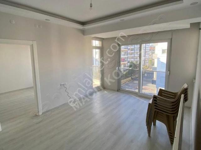 Finike Kum Mahallesi İskanlı Oturuma Hazır Satılık 1+1 Daire