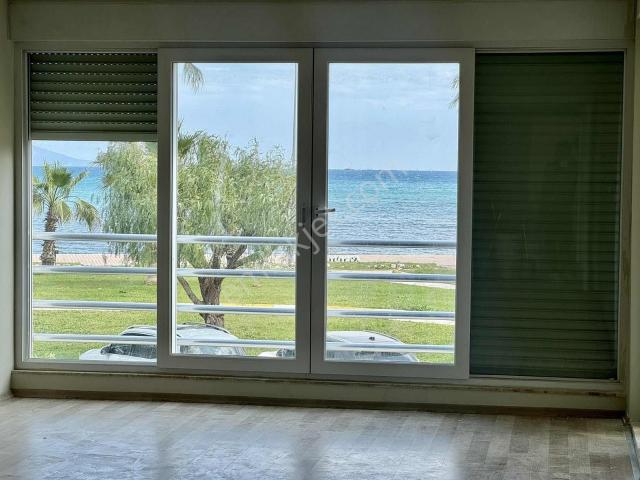 Finike Yeni Mah. Denize Sıfır Geniş 3+1 Satılık Daire