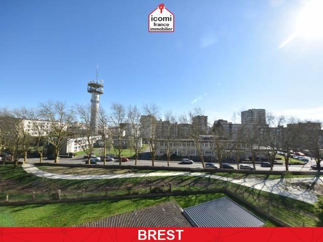 FINISTERE Brest 29200 A VENDRE APPARTEMENT DE 73 M2 SANS TRAVAUX DERNIER ETAGE 3 CHAMBRES DALLE BETON CHAUFFAGE ELECTRIQUE FAIBLES CHARGES POSSIBILITE DE L'ACHETER LOUE EN COLOC