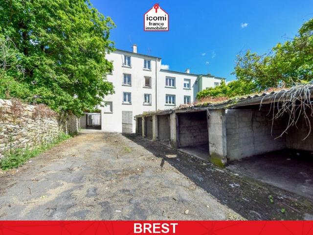 FINISTERE Brest 29200 A VENDRE IMMEUBLE EN MONOPROPRIETE AVEC LOT DE 10 GARAGES DALLE BETON 385M² A RENOVER TOTALEMENT