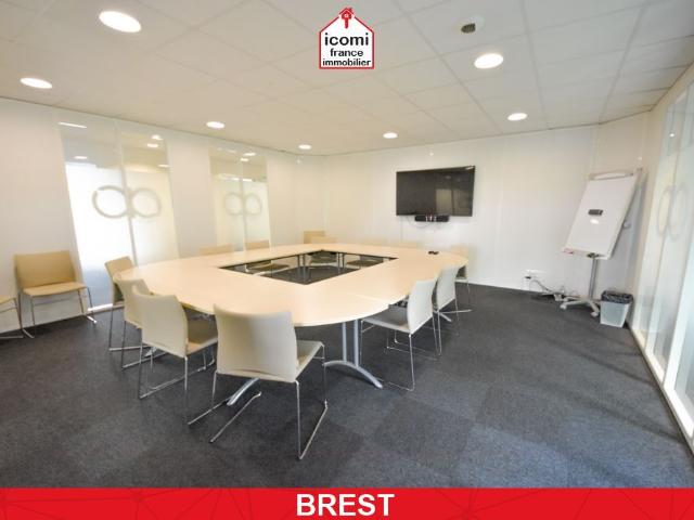 FINISTERE Brest 29200 A VENDRE LOCAUX DISPONIBLES DE 462M² POUR 2027 14 BUREAUX 2 SALLES DE REUNION IMMEUBLE DALLE BETON DE 2011 ASCENSEUR 30 PLACES DE PARKING