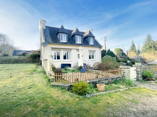 FINISTERE: Huelgoat. Charmante maison de campagne de 3 chambres et gîte indépendant