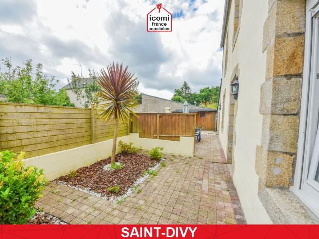 FINISTERE Saint Divy 29800 A VENDRE MAISON INDIVIDUELLE T7 5 CHAMBRES PAS DE TRAVAUX A PREVOIR GARAGE SUR TERRAIN CLOS DE 600M²